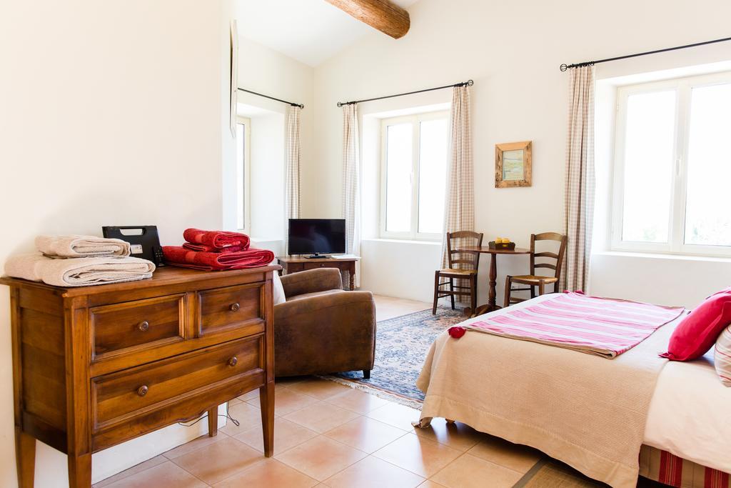 Le Mas Del Sol Bed and Breakfast Bonnieux Eksteriør billede